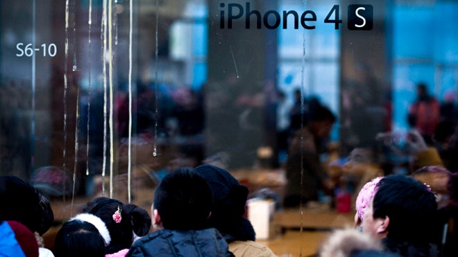 Apple unruly crowd throws eggs AP.jpg
